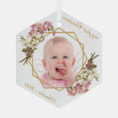 Eerste Kerstmis Baby Meisje Foto Roze Orchideeën G Glas Ornament (Achterkant)