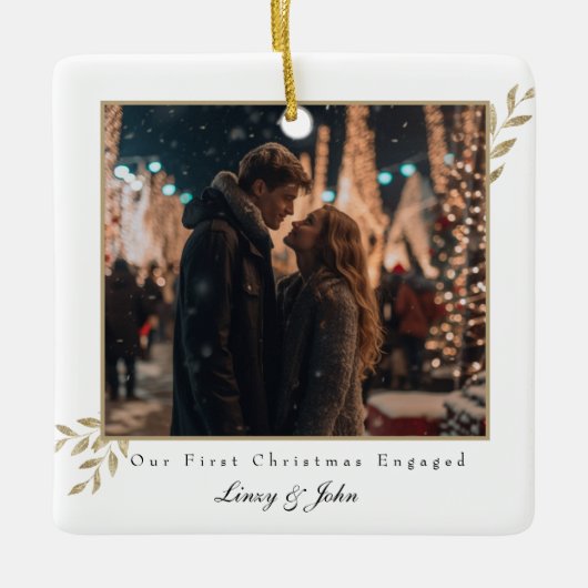Eerste Kerstmis Betrokken 2 foto Minimalistisch Mo Keramisch Ornament (Voorkant)