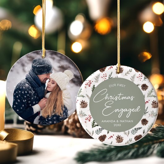Eerste Kerstmis Betrokken Foto Verloving Keramisch Ornament