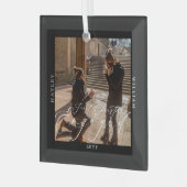 Eerste Kerstmis Betrokken Foto Zwart Glas Ornament (Voorkant links)