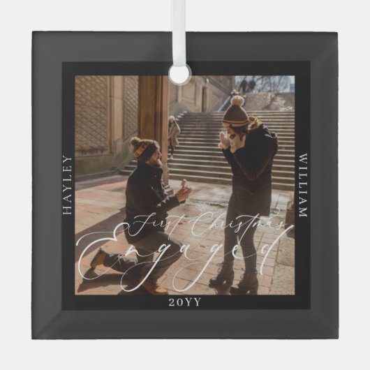 Eerste Kerstmis Betrokken Foto Zwart Glas Ornament (Voorkant)