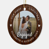 Eerste Kerstmis Betrokken Rustiek Faux Wood 2 Foto Keramisch Ornament (Links)