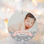 Eerste Kerstmis Blush Pink Baby Girl Foto Ornament<br><div class="desc">Het ontwerp van het ornament "Mijn eerste Kerstmis" en het sneeuwvlokkige grensbeeld kan worden gepersonaliseerd met de naam en het geboortejaar van het meisje. Omvat een tweede foto op de rug. Licht wazige roze,  grijze en witte kleuren.</div>