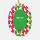 Eerste Kerstmis, Cute Red en Green Mittens Keramisch Ornament (Achterkant)