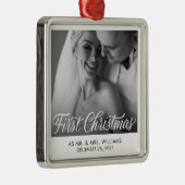 Eerste kerstmis | Elegante pasgetrouwde foto Metalen Ornament (Rechts)