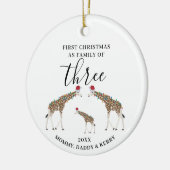 Eerste Kerstmis Familie van Drie Schattigee Giraff Keramisch Ornament (Links)