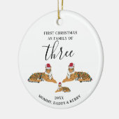 Eerste Kerstmis Familie van Drie Schattigee Tijger Keramisch Ornament (Links)