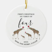 Eerste Kerstmis Familie van Vier Schattigee Giraff Keramisch Ornament (Voorkant)