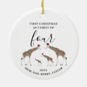 Eerste Kerstmis Familie van Vier Schattigee Giraff Keramisch Ornament (Achterkant)