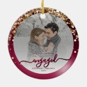 Eerste Kerstmis Foto Burgundy Gold Keramisch Ornament (Achterkant)