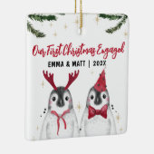Eerste Kerstmis Gegaasde of gehuwde grappige pingu Keramisch Ornament (Rechts)
