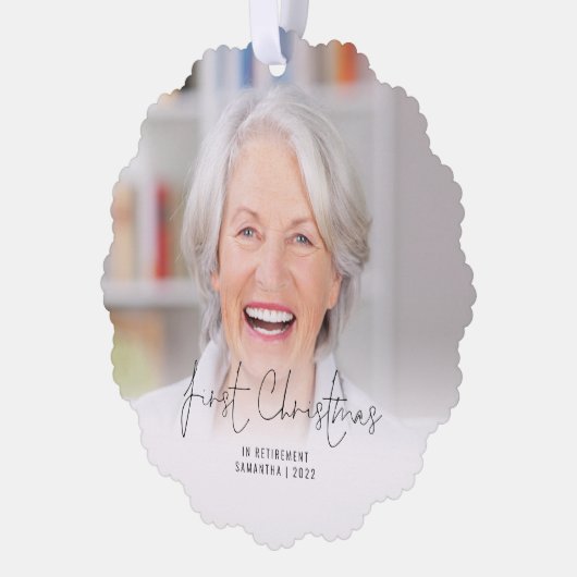 Eerste Kerstmis Gepensioneerde Naam Jaar Foto Over Ornament Kaart (Links)