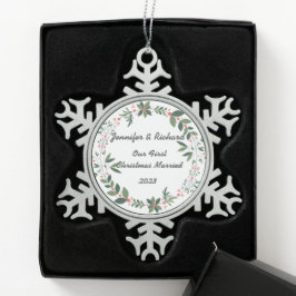 Eerste Kerstmis Getrouwd bewerkbare namen en datum Tin Sneeuwvlok Ornament