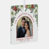 Eerste Kerstmis Getrouwd Bloemen Foto bruiloft wit Metalen Ornament (Voorkant Rechts)
