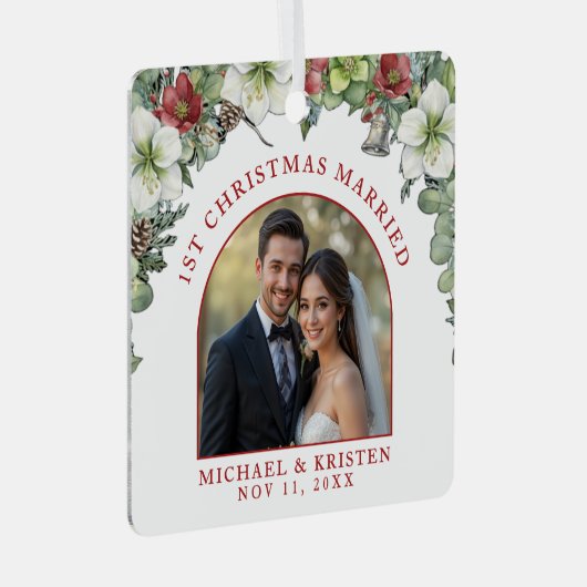 Eerste Kerstmis Getrouwd Bloemen Foto bruiloft wit Metalen Ornament (Voorkant Rechts)