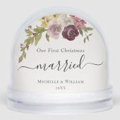 Eerste Kerstmis Getrouwd Bloemen Monogram Foto Sneeuwbol (Voorkant)