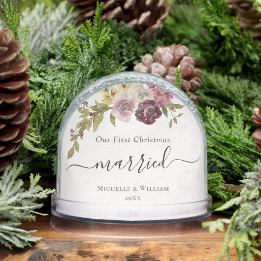 Eerste Kerstmis Getrouwd Bloemen Monogram Foto Sneeuwbol (Winter)