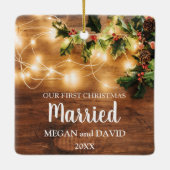 Eerste Kerstmis, getrouwd met bijtend hout en lich Keramisch Ornament (Achterkant)