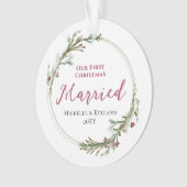 Eerste Kerstmis Getrouwd Minimal Krans Foto Ornament (voorkant)