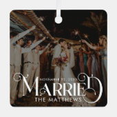 Eerste Kerstmis Getrouwd Minimale Typografie Foto Metalen Ornament (Voorkant)