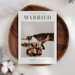 Eerste Kerstmis Getrouwd Moderne Kerstfoto Feestdagenkaart<br><div class="desc">Eerste kerst Getrouwd Moderne Kerstfoto Vakantie Kaart</div>