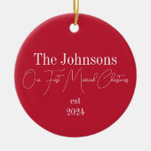 Eerste Kerstmis Getrouwd Moderne Typografie Keramisch Ornament (Voorkant)