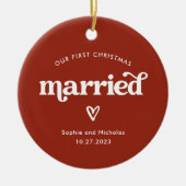 Eerste Kerstmis getrouwd | Rood en Wit met Hart Keramisch Ornament (Voorkant)