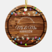 Eerste Kerstmis getrouwd rustieke string licht fot Keramisch Ornament (Voorkant)