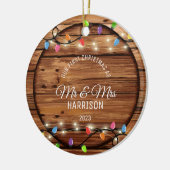 Eerste Kerstmis getrouwd rustieke string licht fot Keramisch Ornament (Links)