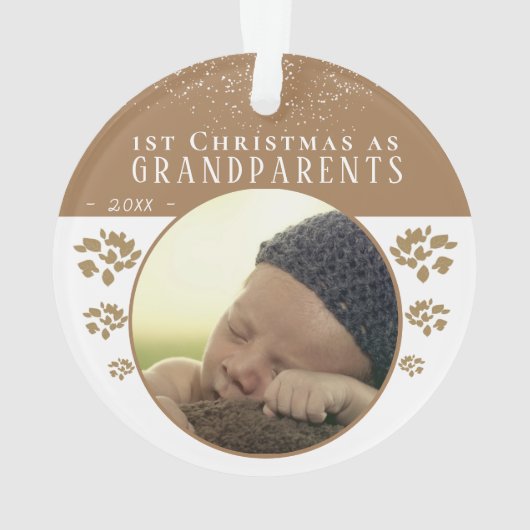 Eerste Kerstmis: Grootouders Beige Baby Foto Ornament (achterkant)