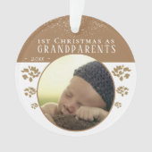 Eerste Kerstmis: Grootouders Beige Baby Foto Ornament (voorkant)