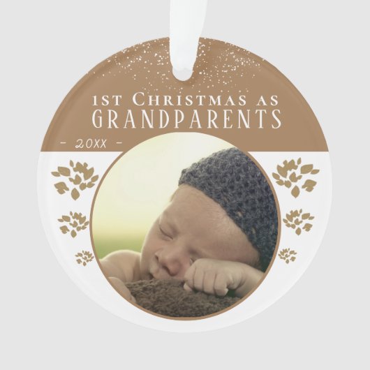 Eerste Kerstmis: Grootouders Beige Baby Foto Ornament (voorkant)