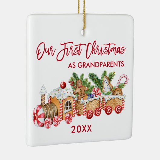 Eerste Kerstmis Grootouders Gingerbrood Train Red Keramisch Ornament (Rechts)