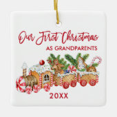 Eerste Kerstmis Grootouders Gingerbrood Train Red Keramisch Ornament (Voorkant)