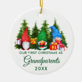 Eerste Kerstmis Grootouders Gnomes Green Trees Keramisch Ornament (Voorkant)