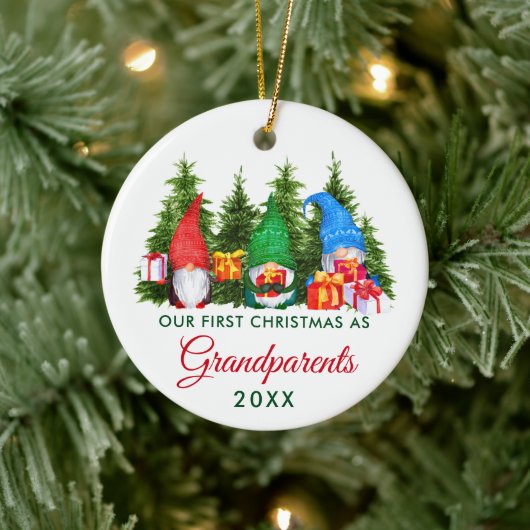 Eerste Kerstmis Grootouders Gnomes Trees Keramisch Ornament (Boom)