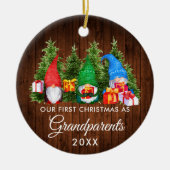 Eerste Kerstmis Grootouders Gnomes Wood Trees Keramisch Ornament (Voorkant)