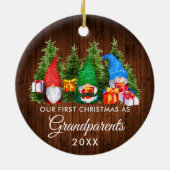 Eerste Kerstmis Grootouders Gnomes Wood Trees Keramisch Ornament (Achterkant)