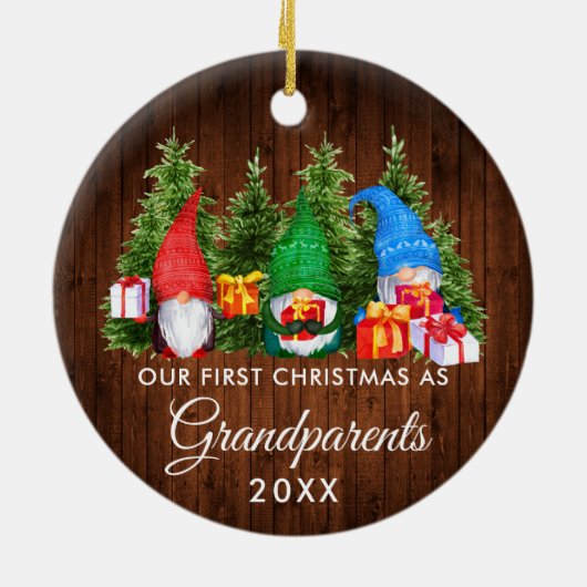 Eerste Kerstmis Grootouders Gnomes Wood Trees Keramisch Ornament (Achterkant)