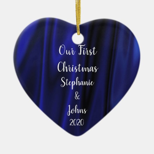 Eerste Kerstmis in Blauwe Satin Royal Trendy Keramisch Ornament (Voorkant)