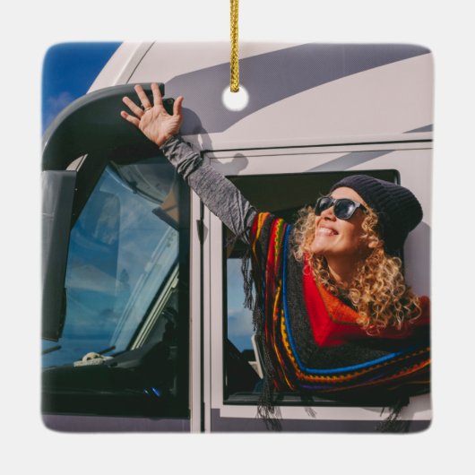 Eerste Kerstmis in Camper RV Rustic Trees Foto Keramisch Ornament (Achterkant)