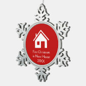Eerste Kerstmis in New Home | Rode achtergrond Tin Sneeuwvlok Ornament (Rechts)