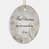 Eerste Kerstmis in New Home White Floral Keramisch Ornament (Rechts)