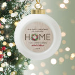 Eerste Kerstmis in Nieuw Huis Rustiek Faux Wood - Keramische Bal Ornament<br><div class="desc">Vier de warmte van een nieuw huis tijdens de vakantie seizoen met onze "Eerste Kerstmis in ons Nieuwe Huis" rustieke Faux Wood Ornament. Hang het trots op je kerstboom, mantel, of waar je het seizoen wilt doordringen met het sentiment van een belangrijk moment. Of het nu voor je eigen huis...</div>