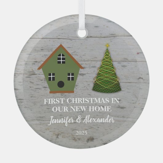 Eerste Kerstmis in ons nieuwe thuishoutkapje Glas Ornament (Voorkant)