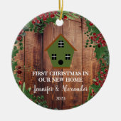 Eerste Kerstmis in ons nieuwe thuishoutkapje Keramisch Ornament (Voorkant)