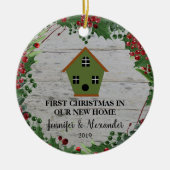 Eerste Kerstmis in ons nieuwe thuishoutkapje Keramisch Ornament (Voorkant)