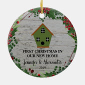 Eerste Kerstmis in ons nieuwe thuishoutkapje Keramisch Ornament (Achterkant)