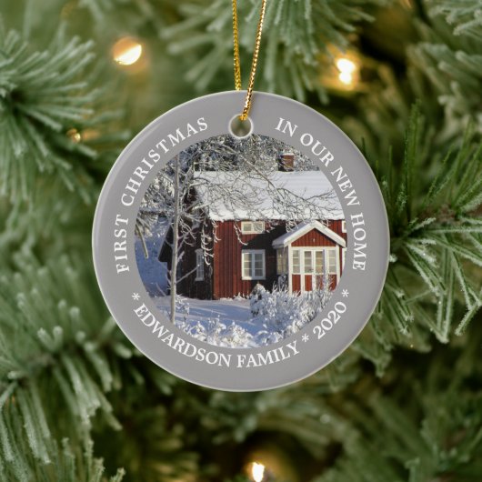 Eerste Kerstmis in ons nieuwe thuishuis foto Keramisch Ornament (Boom)