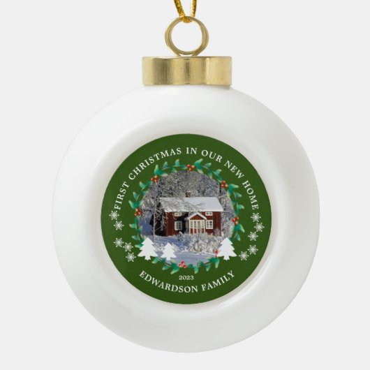 Eerste Kerstmis in ons nieuwe thuishuis foto Keramische Bal Ornament (Voorkant)